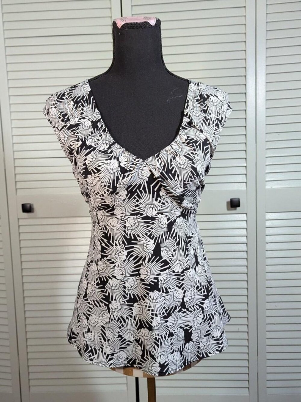 Babydoll white and black pattern blouse top